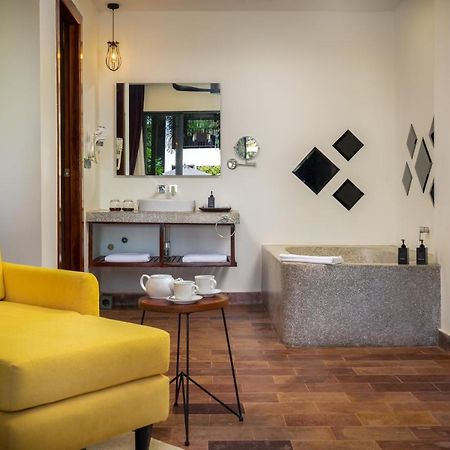 The Thirdfold Residence Siem Reap Extérieur photo Bathroom at the hotel