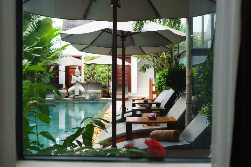 The Thirdfold Residence Siem Reap Extérieur photo A view of the pool at the hotel