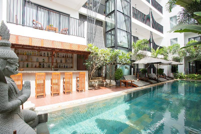 The Thirdfold Residence Siem Reap Extérieur photo The hotel's pool