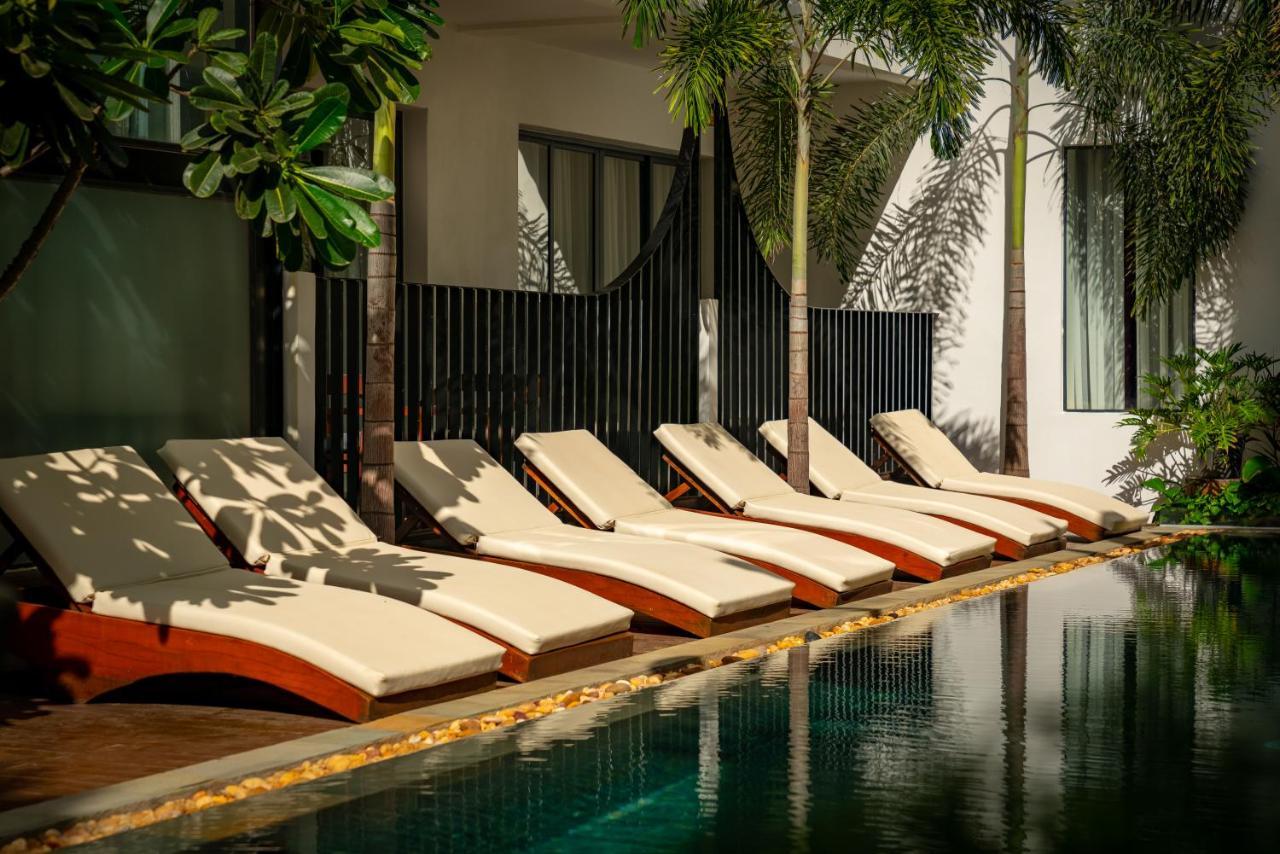 The Thirdfold Residence Siem Reap Extérieur photo The pool at the hotel