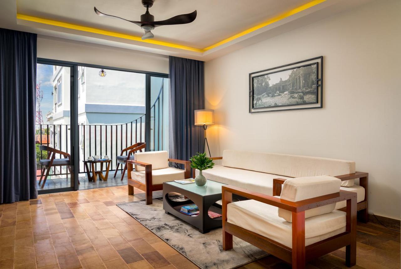 The Thirdfold Residence Siem Reap Extérieur photo A living room in a hotel