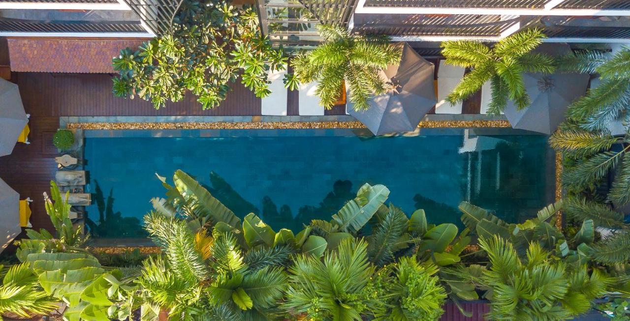 The Thirdfold Residence Siem Reap Extérieur photo The pool at the hotel